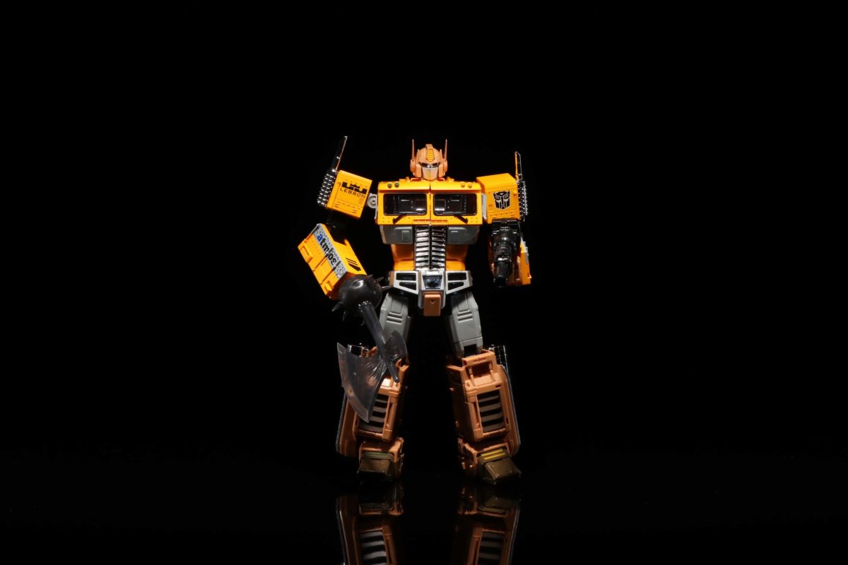 Amazon.co.jp: 国内正規品 TRANSFORMERS CONVOY atmos safari